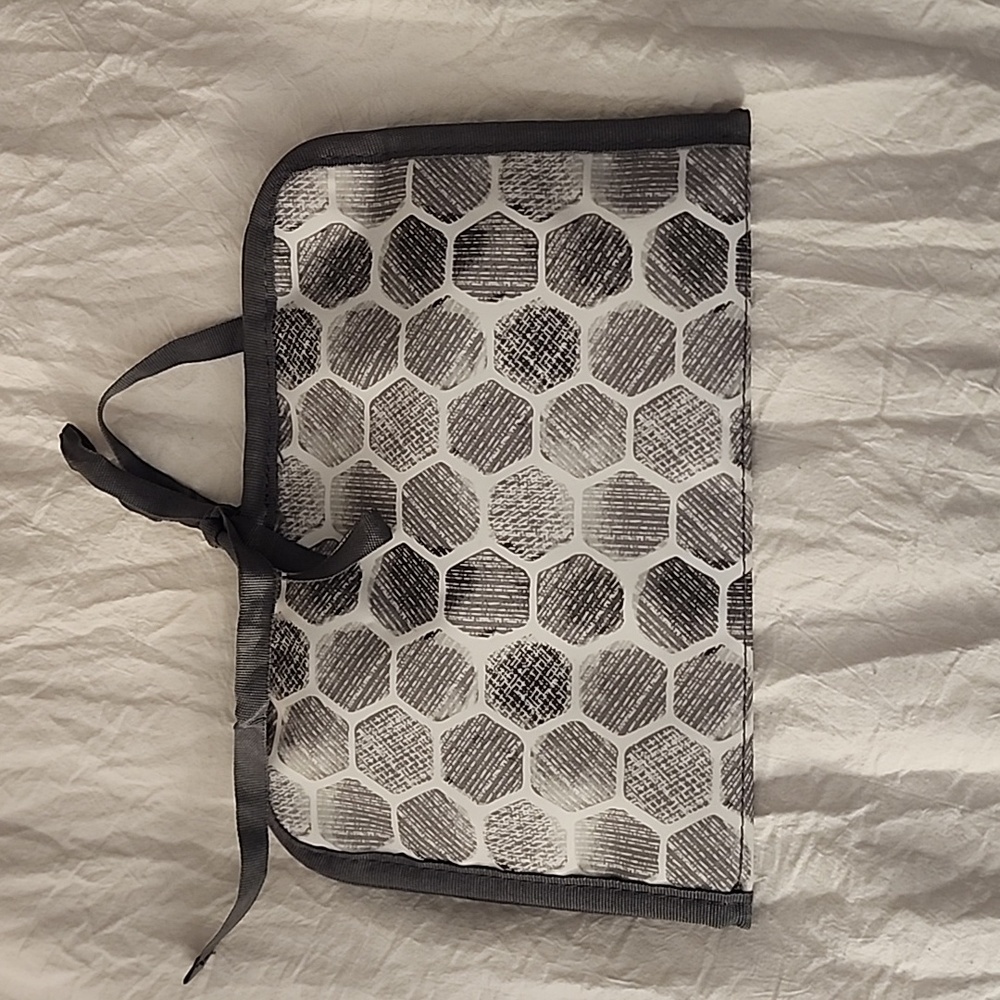 Thirty one jewlery & accessory case holder.